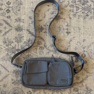 Lululemon Unisex Multi-Pocket 2.5l Crossbody Bag - grey - sold out color